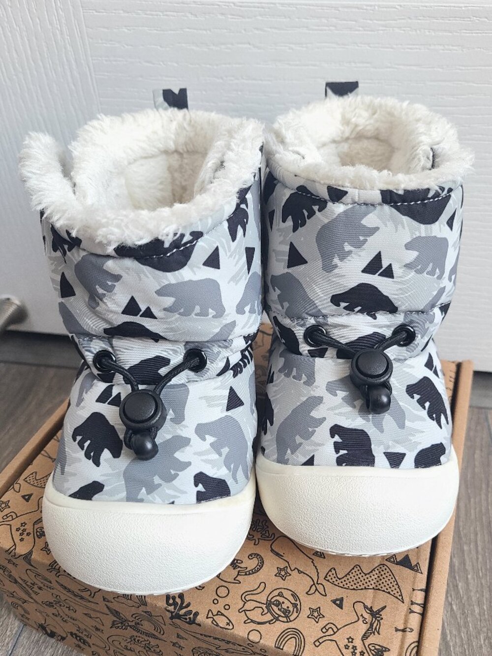 JAN & JUL - Stay-Put Trail Booties Winter Boots – US 7 / EU 22.5